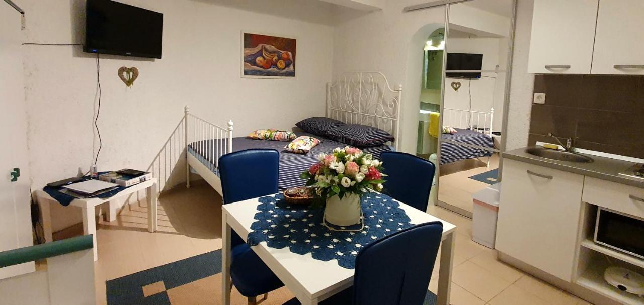 Apartments Dora Crikvenica Eksteriør billede